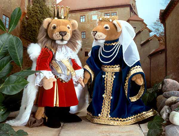 New for the Fairy Tale World: Lion King and Queen.